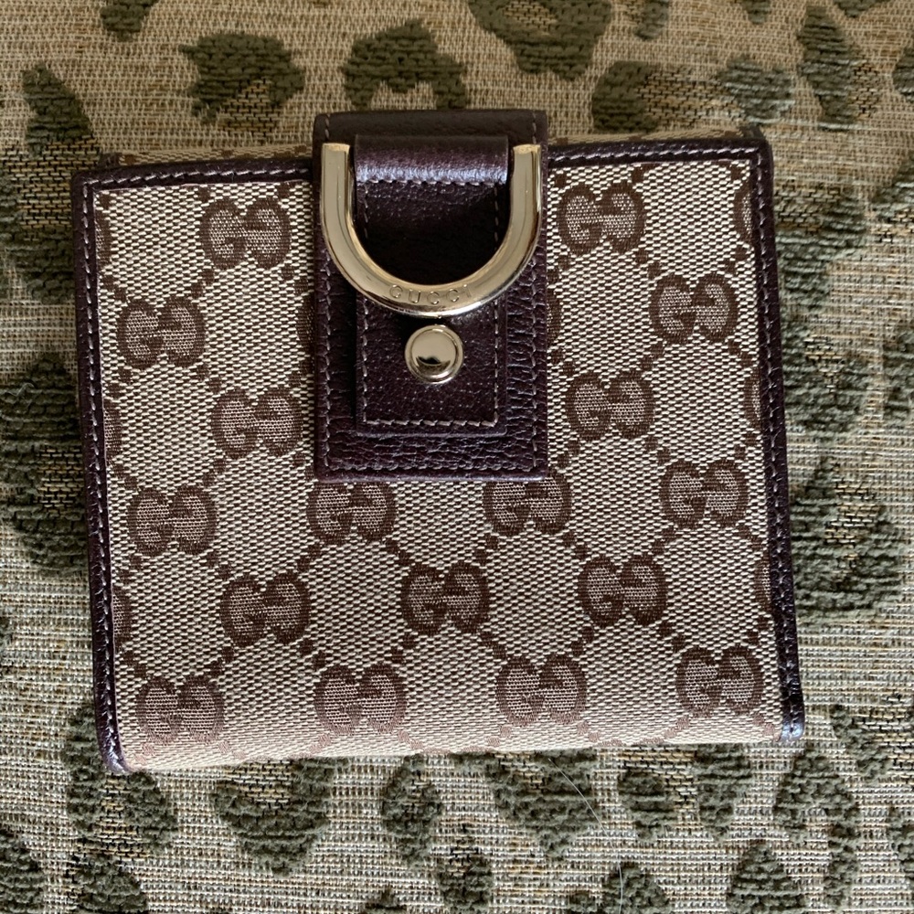 Women’s Gucci wallet